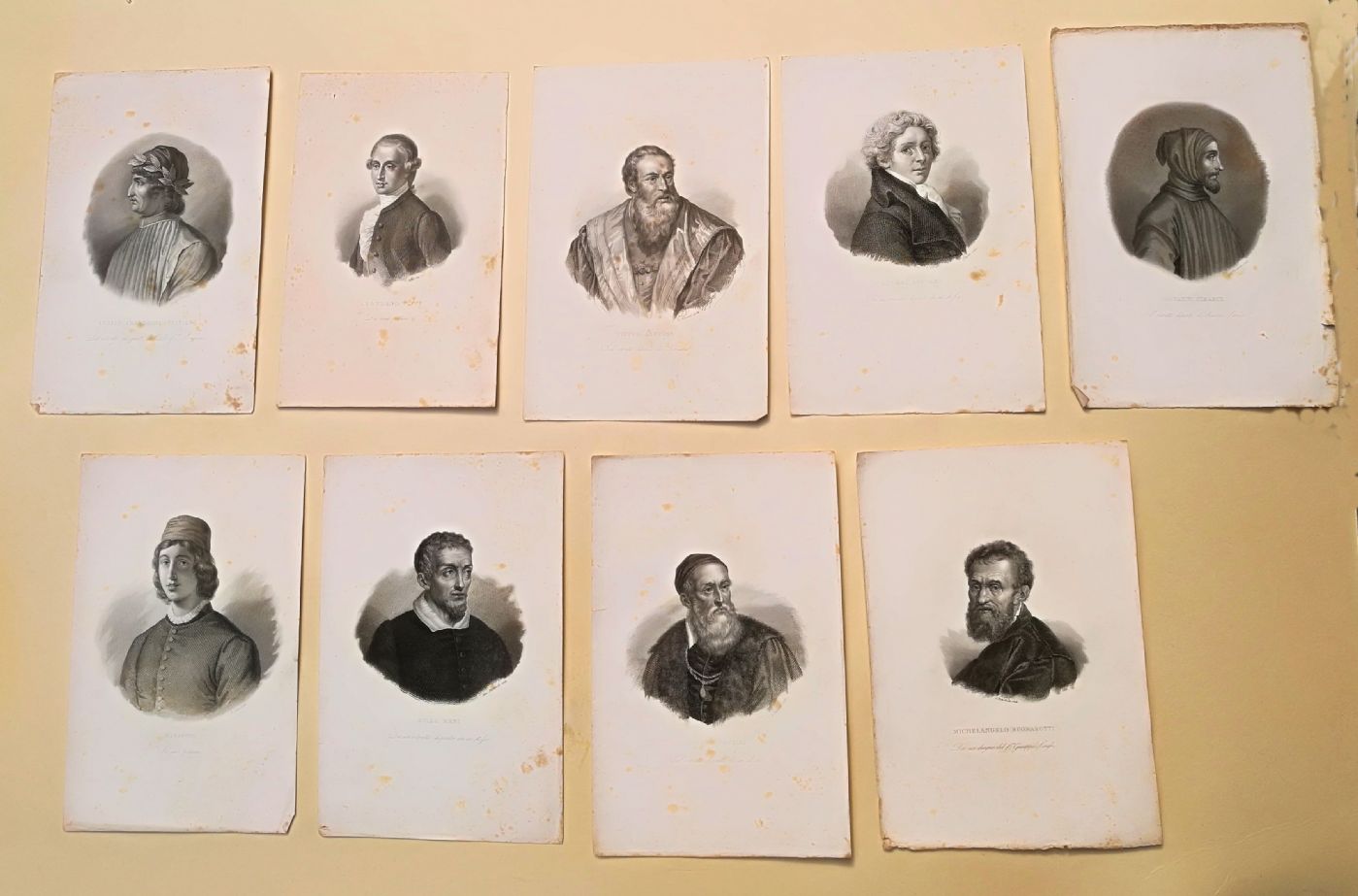serie di 9 stampe raffiguranti personaggi famosi ogni un cm.18x27